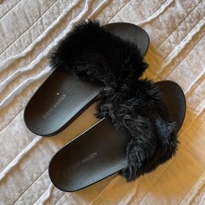 Steve Madden Fuzzy Slides, size 9